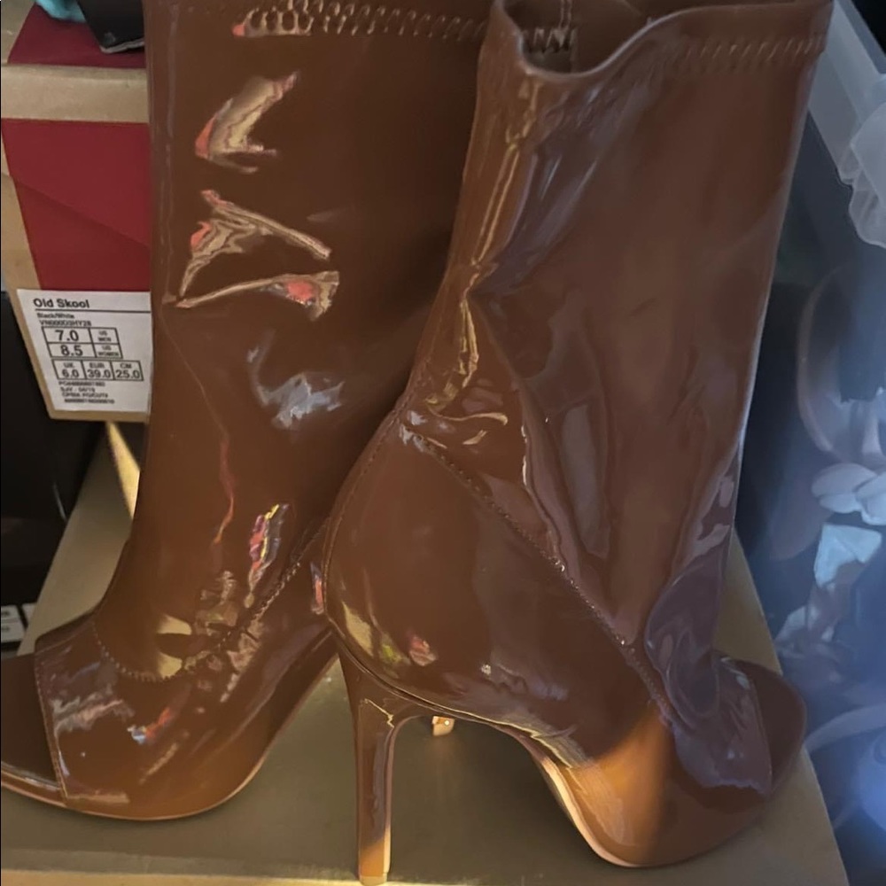New with tag on Never been worn